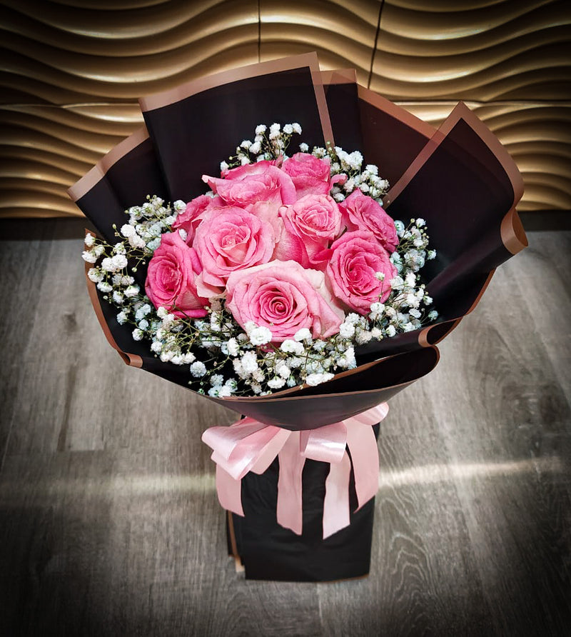 black and pink roses bouquet